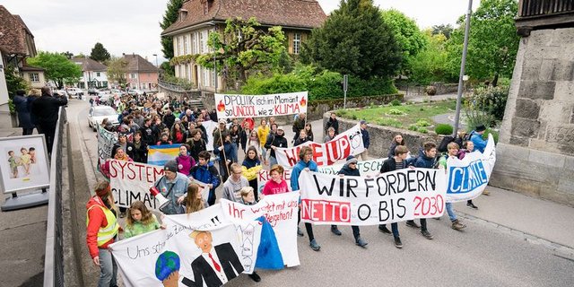 Am 4. Mai 2019 fand in Ins im Berner Seeland die erste Klima-Demo im ländlichen Raum statt. (Bild Klimastreik)