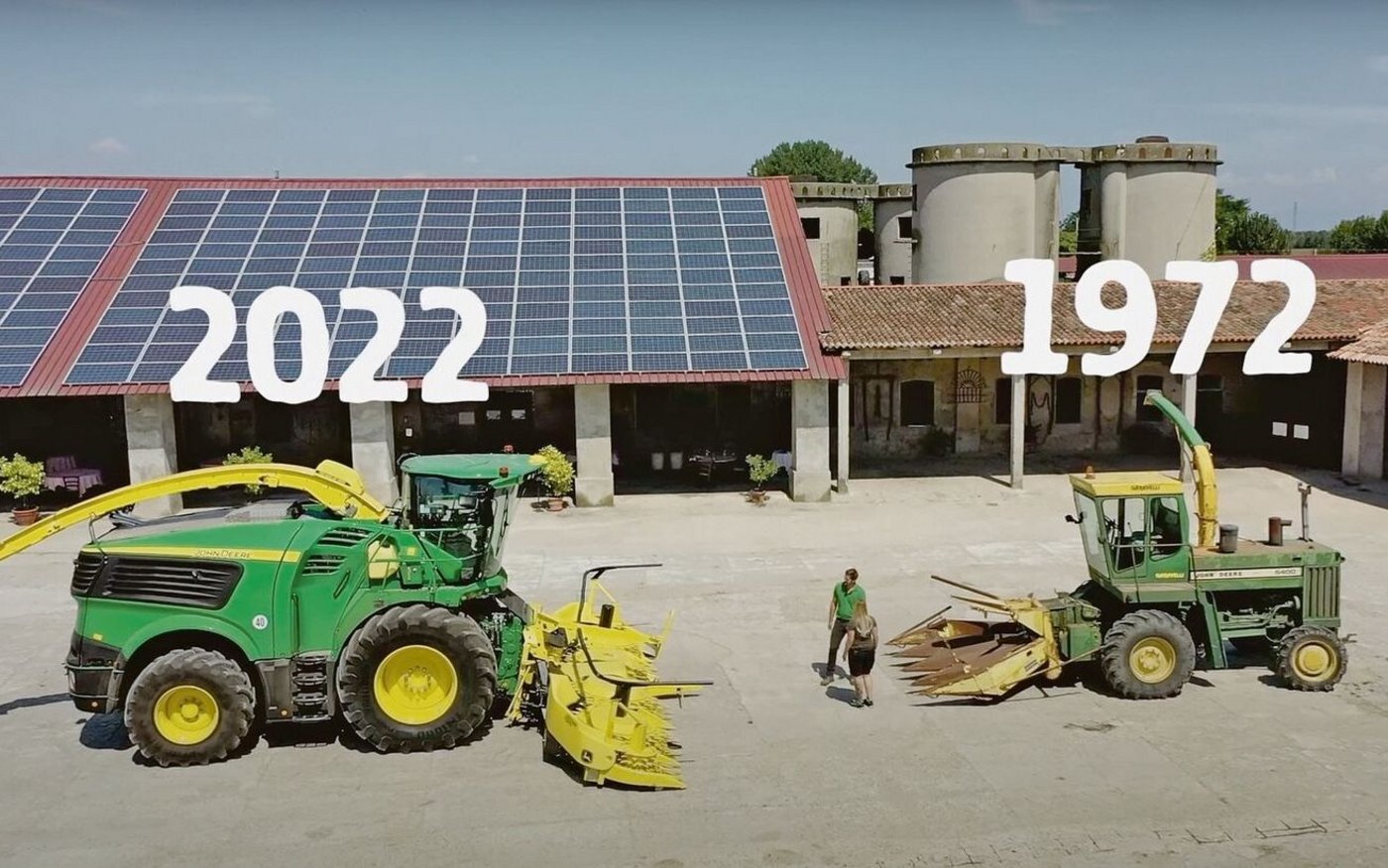 Das Zusammentreffen von Landmaschinen-Generationen verdeutlicht die technische Entwicklung innerhalb eines halben Jahrhunderts.