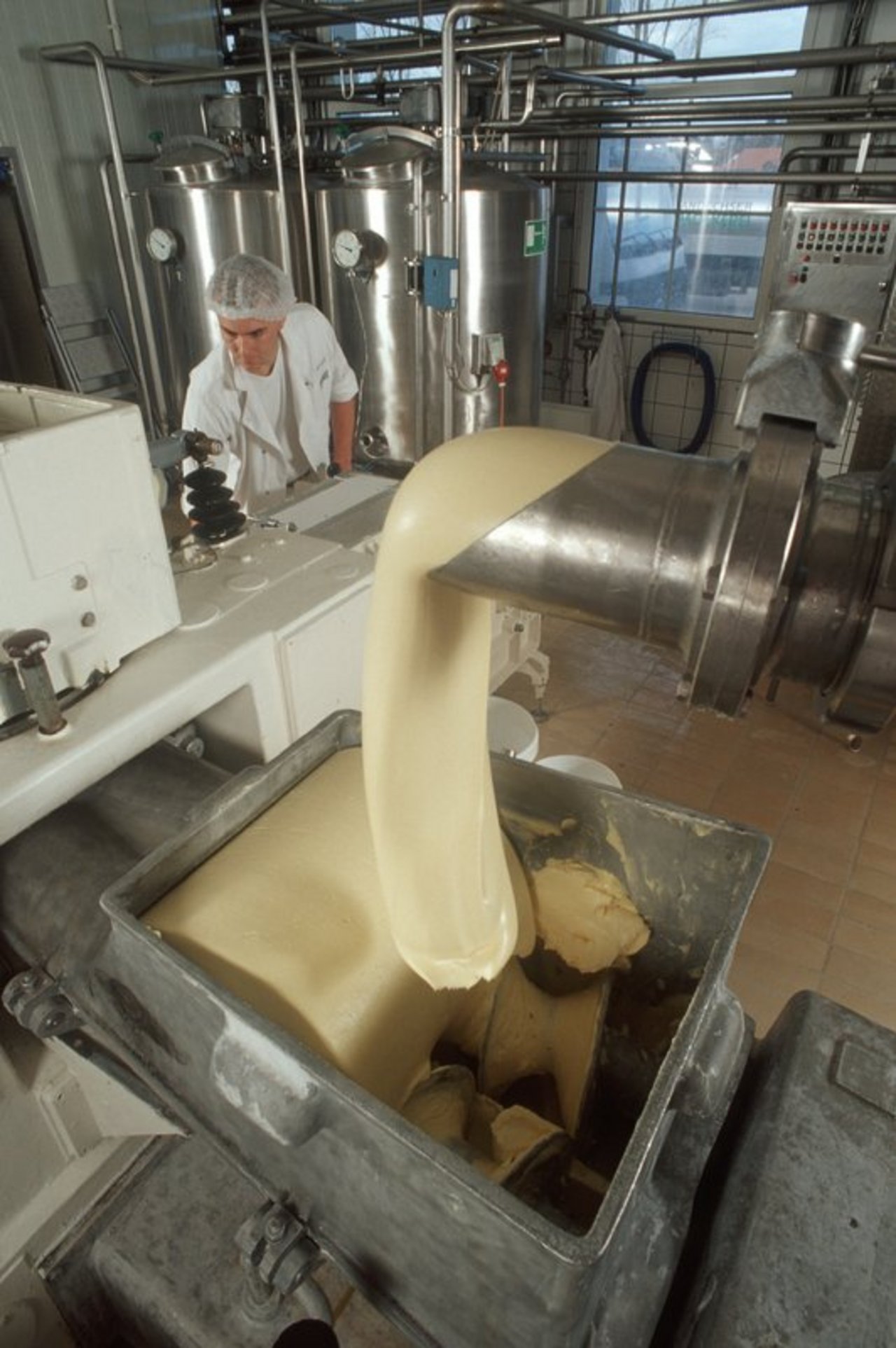 Die Schweizer Butterproduktion vermag nicht Schritt zu halten mit der Nachfrage. Deshalb wird bald noch mehr importiert. (Bild Archiv)