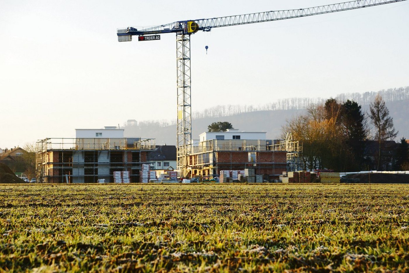 Einzonungen und Beanspruchung von Fruchtfolgeflächen werden künftig schwieriger, trotz dem Nein zu den Luzerner Kulturland-Initiativen. Das gilt auch für das Bauen ausserhalb Bauzonen. (Bild BauZ)