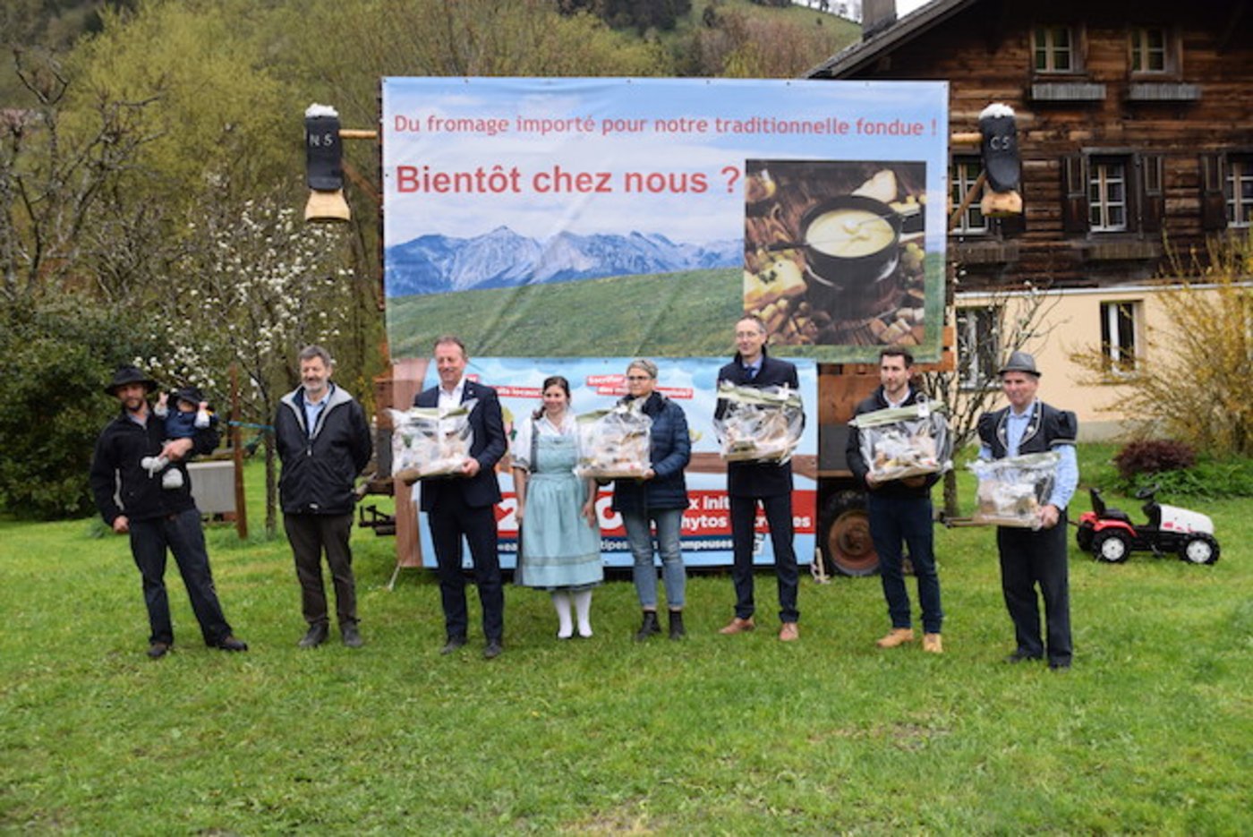 Die Referenten an der Pressekonferenz :. (v.l.n.r): Christian Charrière, Fritz Glauser, Didier Castella, Murielle Chassot, Karin Liaudat, Olivier Curty, Baptiste Chassot und Henri Buchs. (Bilder zVg) 