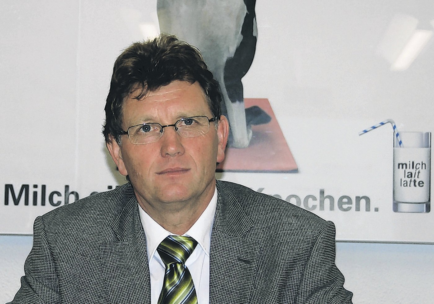 «Wir laufen auf eine Betonwand auf», sagte der damalige SMP-Präsident Peter Gfeller nach den Preisverhandlungen mit den Direktoren der grossen Milchverarbeiter. (Bild Anton Haas)