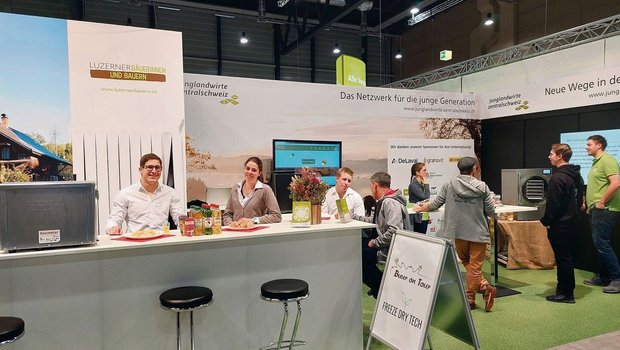 Treffpunkt Suisse Ti Treffpunkt Suisse Tier: Am Stand der Junglandwirte Zentralschweiz bei den Luzerner Bauern wird zurück, aber auch nach vorne geschaut.