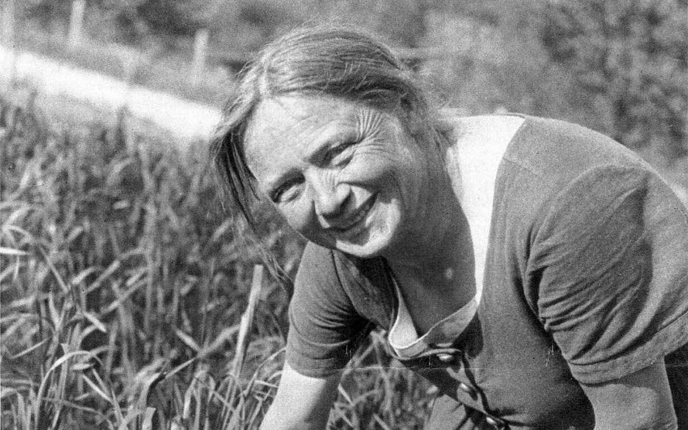 Mina Hofstetter bei der Feldarbeit. 