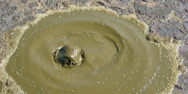 Die Belüftung der Gülle hat zum Ziel, aerobe Rotte-Prozesse und somit sauerstoffliebende Mikroorganismen zu fördern.  Dies wiederum macht den Hofdünger geruchsarm und ist weniger ätzend für Bodenlebewesen und Pflanzen. Diverse Lösungen existieren. (Bild Pan Agro)