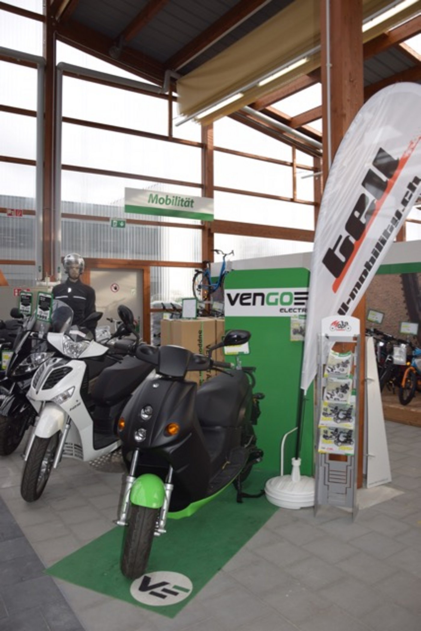 Mobilität: Längst verkauft die Landi auch Roller und Velos. 