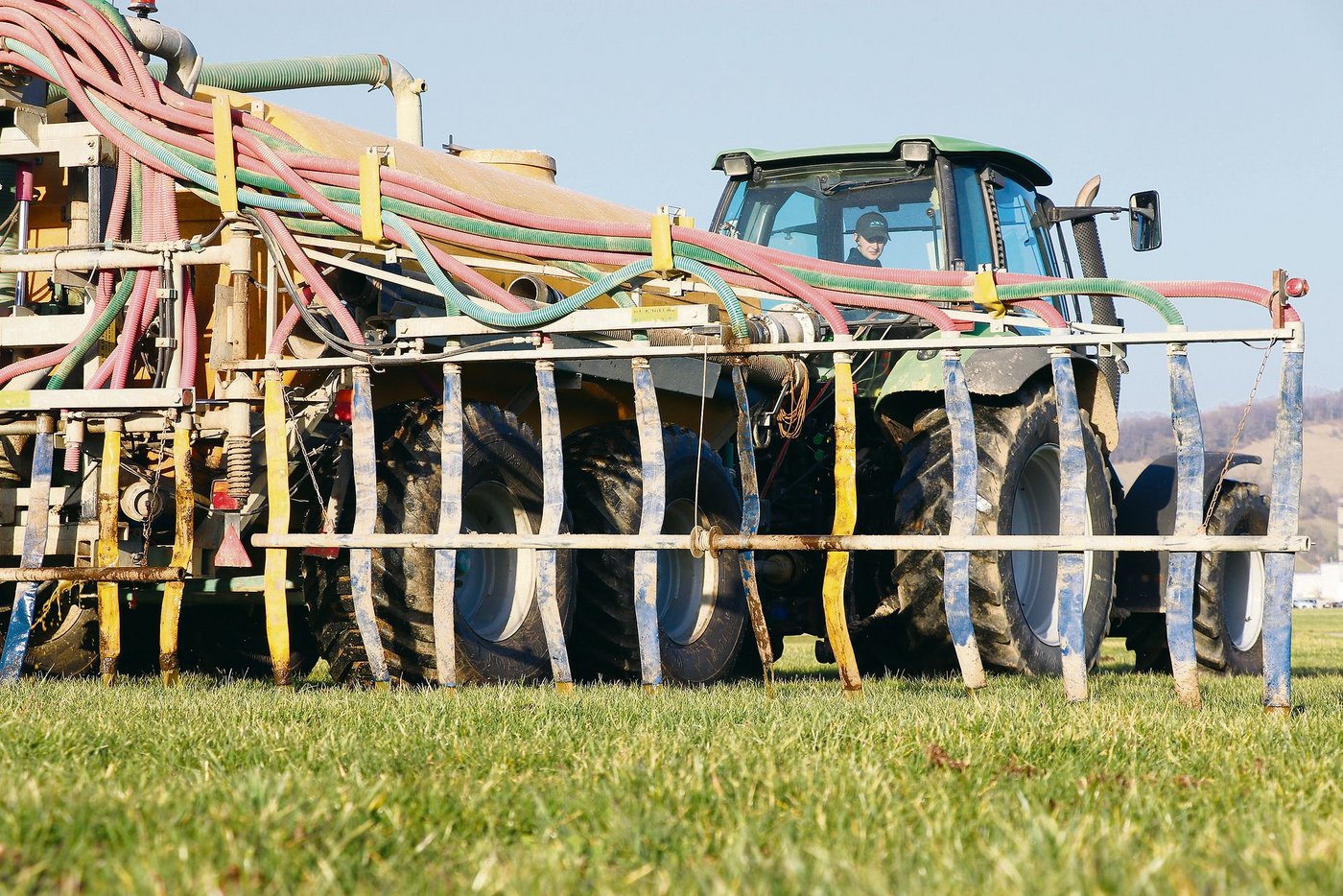 Hinter den Kulissen wird an den Absenkpfaden für PSM und Nährstoffe gearbeitet. Auch für Letztere ist ein Aktionsplan und ein Produktionssystembeitrag vorgesehen. (Bild Ruth Aerni)