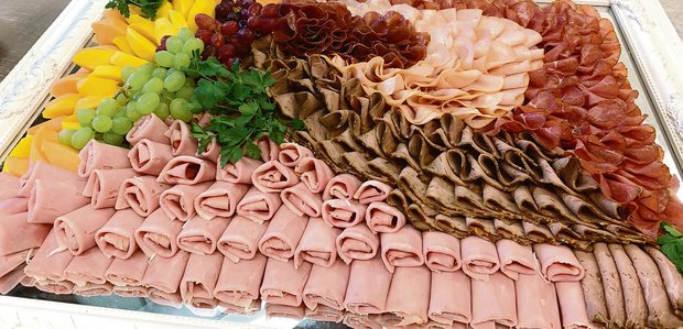 Luzerner Bauernverband kritisiert Vegi-Strategie an Uni Luzern Teufelszeug Fleisch, dazu ein Klima- und Umweltkiller? Dass die Mensa der Uni Luzern auf fleischlos setzt, erhitzt die Gemüter. (Bild Josef Scherer)