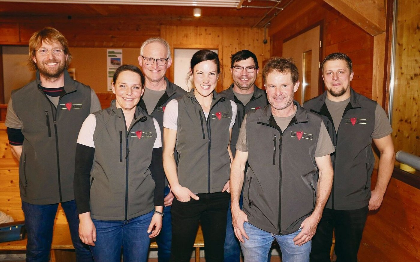 Strahlend und frisch eingekleidet präsentierte sich der Bio-Schwyz-Vorstand an der Jubiläums-Generalversammlung.