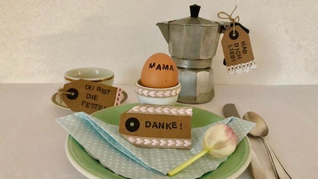 Am Muttertag dem Mami danke sagen, z. B. mit kleine Nachrichten am Frühstückstisch. (Bild Esther Thalmann)