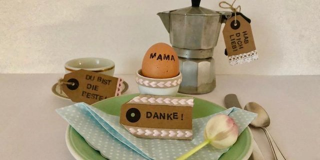 Am Muttertag dem Mami danke sagen, z. B. mit kleine Nachrichten am Frühstückstisch. (Bild Esther Thalmann)