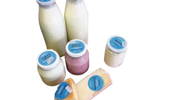 Die Basimilch-Produk Die Basimilch-Produkte werden über ein Abo wöchentlich bezogen. Wer ein Abo löst, hilft auch auf dem Hof mit.