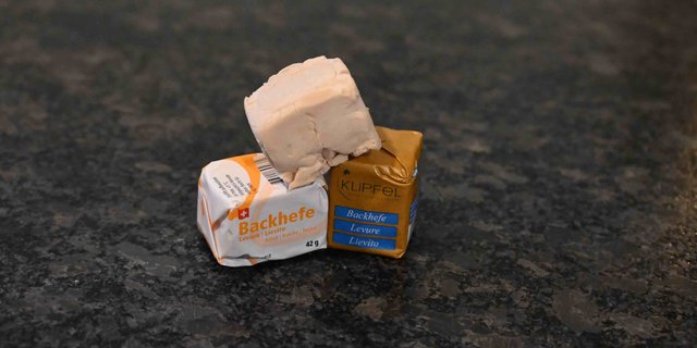 Viele benutzen sie, aber wohl die wenigsten wissen, was es zur Hefeherstellung braucht. (Bild BauZ/aw)
