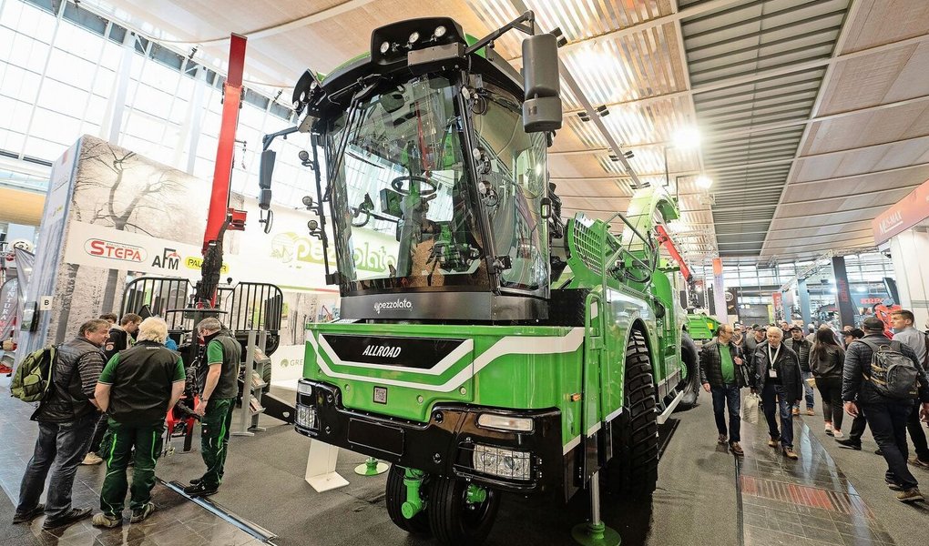 Gerade in der Forst- und Kommunaltechnik gibt es nicht nur Neuheiten, sondern durchdachte Weiterentwicklungen von bekannten Maschinen. 