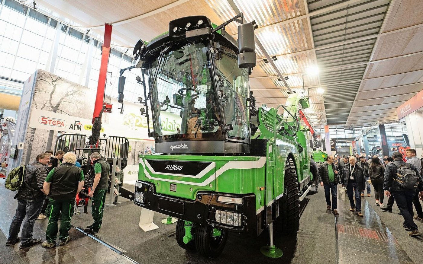 Gerade in der Forst- und Kommunaltechnik gibt es nicht nur Neuheiten, sondern durchdachte Weiterentwicklungen von bekannten Maschinen. 