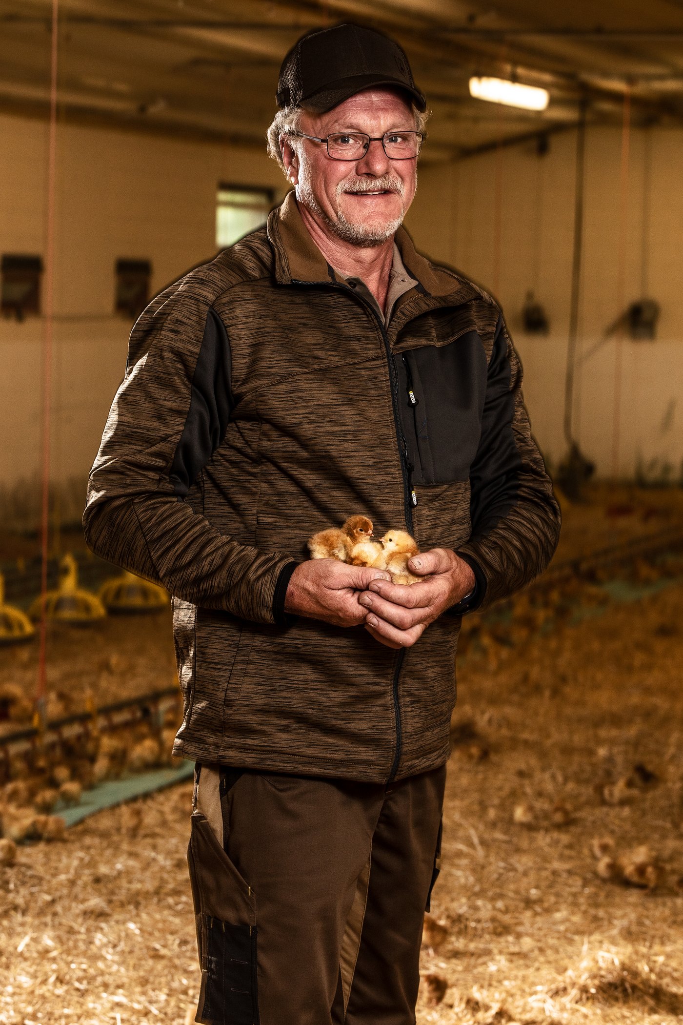 Thomas Koller im braunen Look mit passendem Hut. (Bild: Pia Neuenschwander)