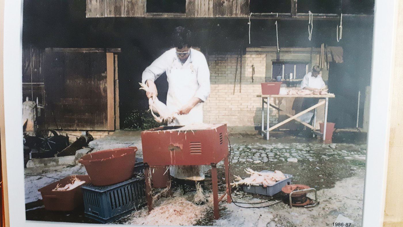 Die Anfänge der Metzgerei Kopp liegen viele Jahre zurück. So startete Christian Kopp hinter dem Haus in Heimisbach.(Bild zVg)