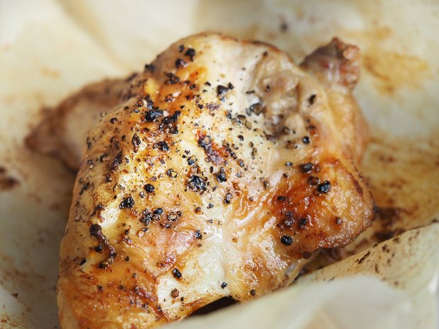 Im Corona-Jahr wurde deutlich mehr Fleisch gekauft – Die Branche konnte reagieren Zuhause kocht man anders, als man im Restaurant bestellen würde. Z. B. Pouletfleisch nach einem Rezept aus dem Internet. (Bild dbreen / Pixabay)
