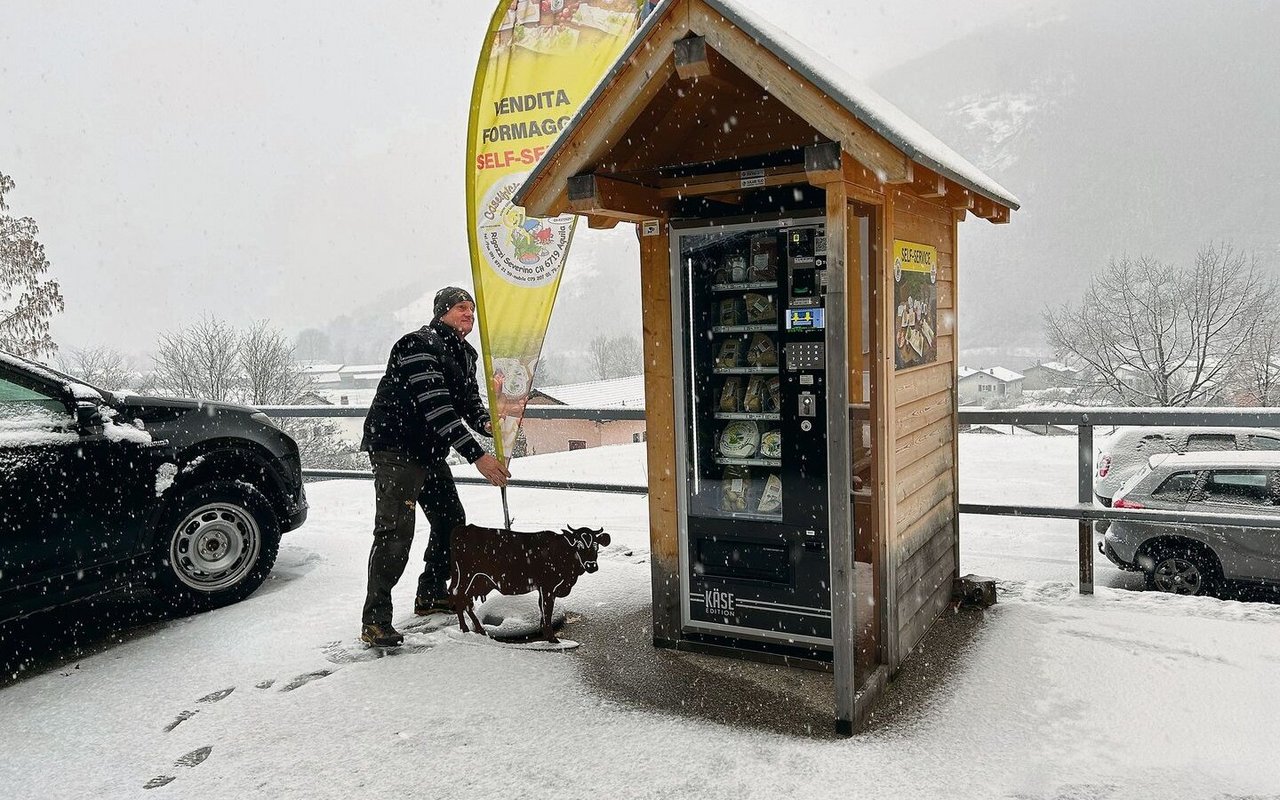 Ein Verkaufsautomat, der sich lohnt und sowohl im Sommer als auch bei Schneetreiben stark frequentiert ist.