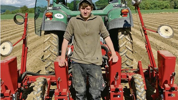 Der 16-jährige Marc Rüger aus Wilchingen SH absolviert sein1. Lehrjahr zum Landwirt bei Familie Vögele in Neunkirch SH. (Bild zVg)