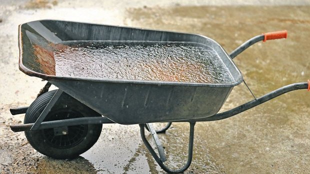 In der ganzen Schwei In der ganzen Schweiz gab es über mehrere Tage hinweg teils heftige Niederschläge. Diese Entwicklung hatte einen markanten Temperatursturz zur Folge. In den Bergregionen fiel sogar Schnee.