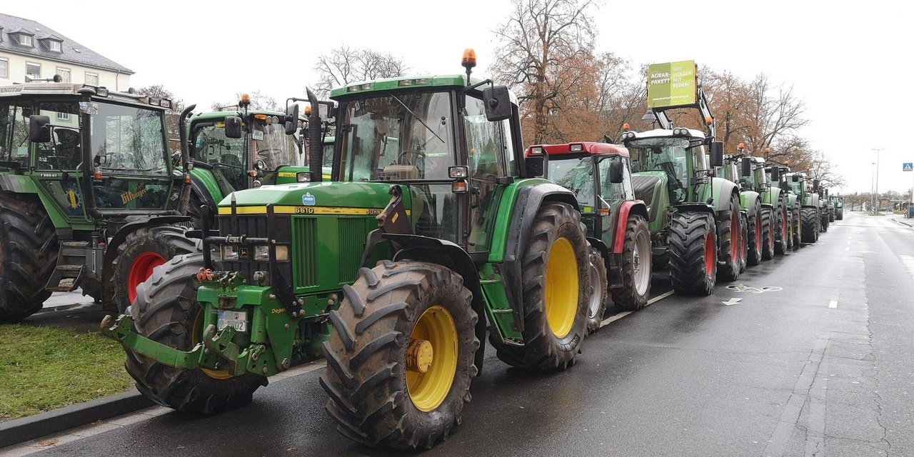 In Mainz rollten rund 500 Traktoren vor. (Bild Twitter Polizei Mainz)