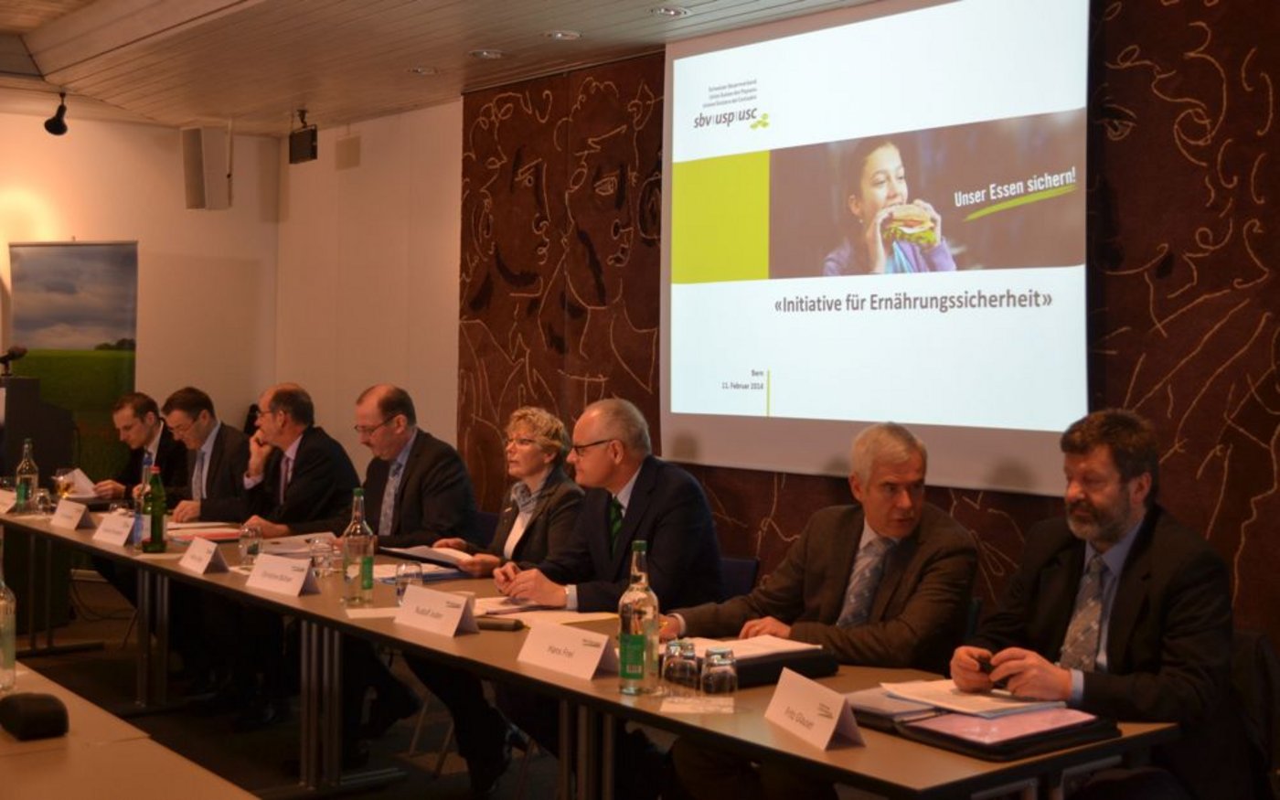 Das prominent besetzte Podium an der heutigen Medienkonferenz zum Start der Initiative. 