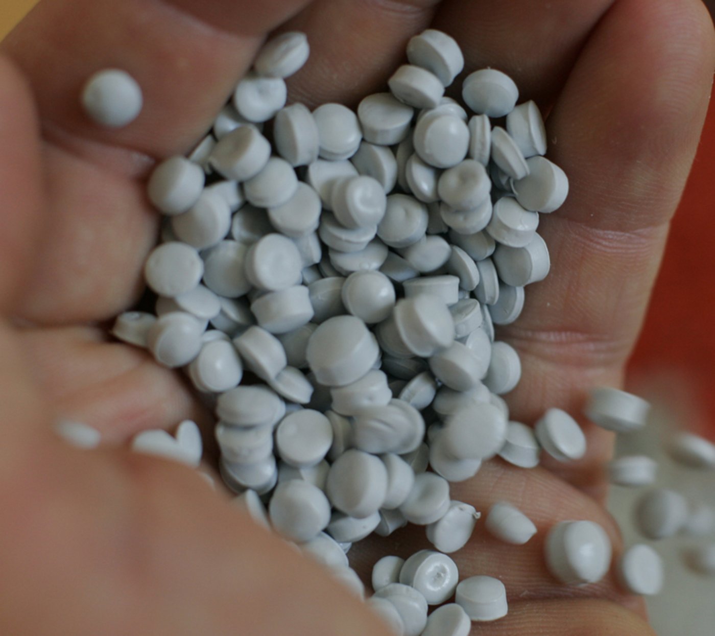 Die Innorecycling AG verarbeitet die Silofolien zu Granulat. (Bild zVg)