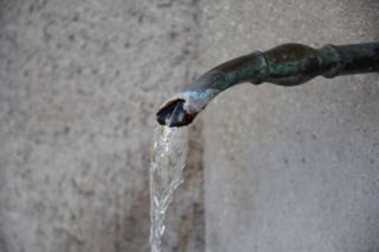 Auf vielen Alpen läuft kein Wasser mehr aus dem Brunnen, die Wasserquellen sind versiegt. (Archiv BauZ)