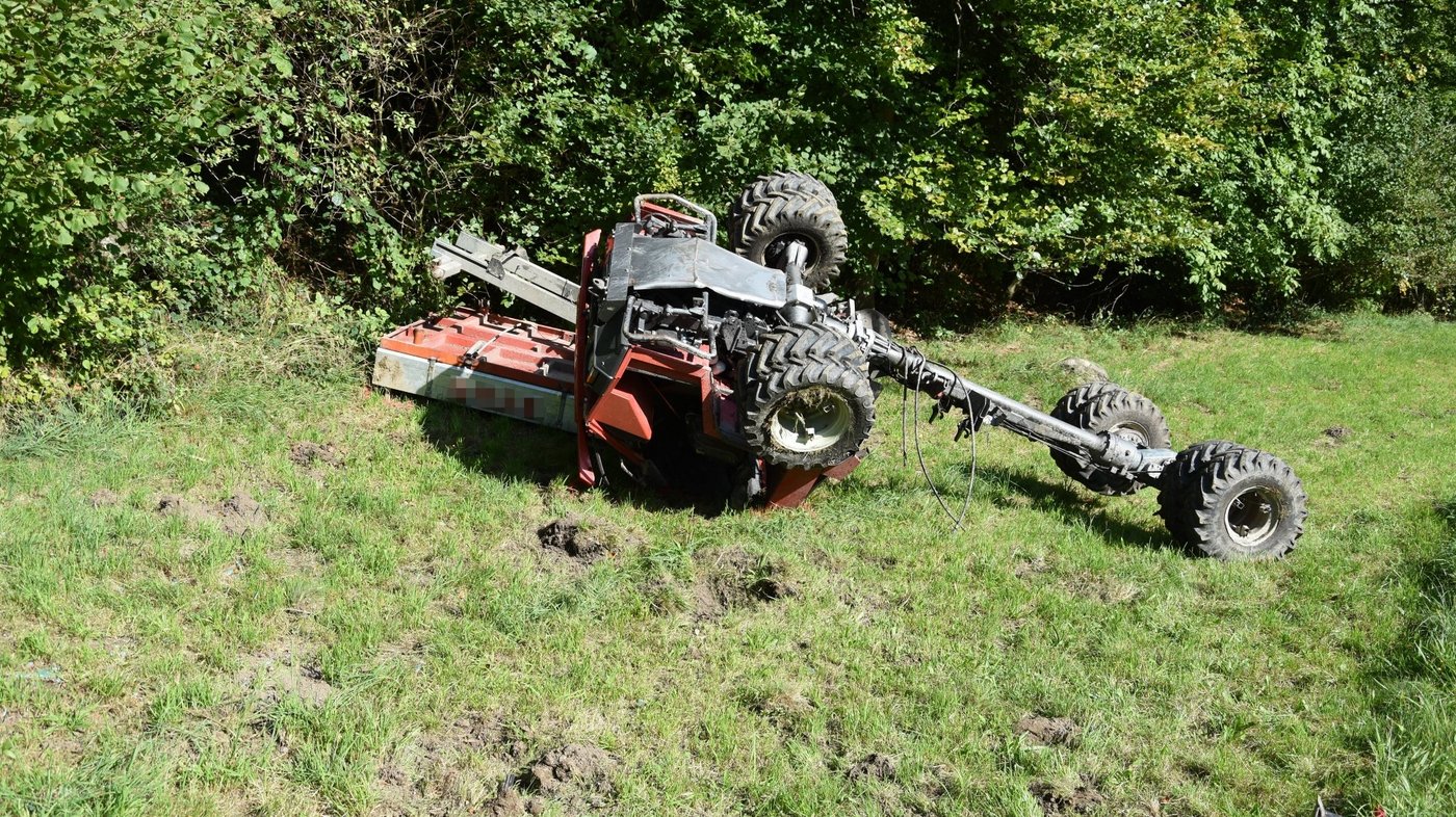 Der Motorkarren überschlug sich beim Unfall mehrmals. (Bild Kapo SG)