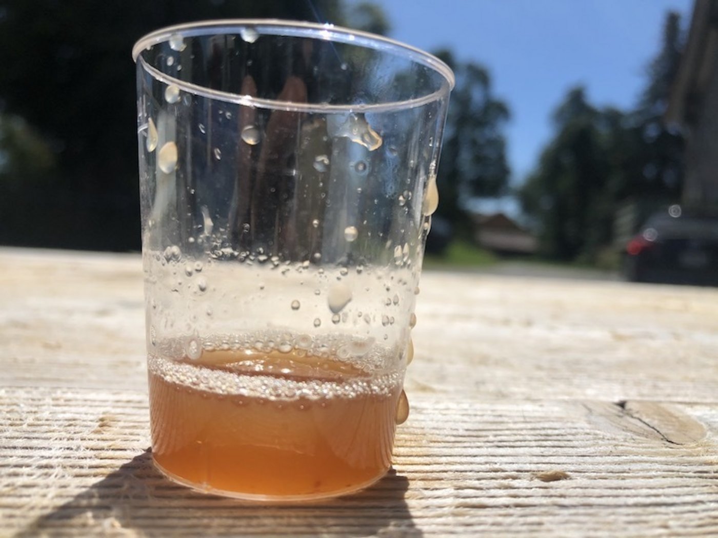 Der Apfel-Verjus sieht aus wie Apfelsaft, er hat einfach bedeutend mehr Säure.