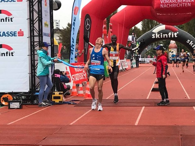 Patrik Wägeli gewinnt den Sparkasse 3-Länder-Marathon in 2:17:51. (Bild Facebook Sparkasse 3-Länder-Marathon)