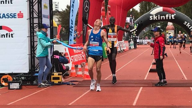 Patrik Wägeli gewinnt den Sparkasse 3-Länder-Marathon in 2:17:51. (Bild Facebook Sparkasse 3-Länder-Marathon)