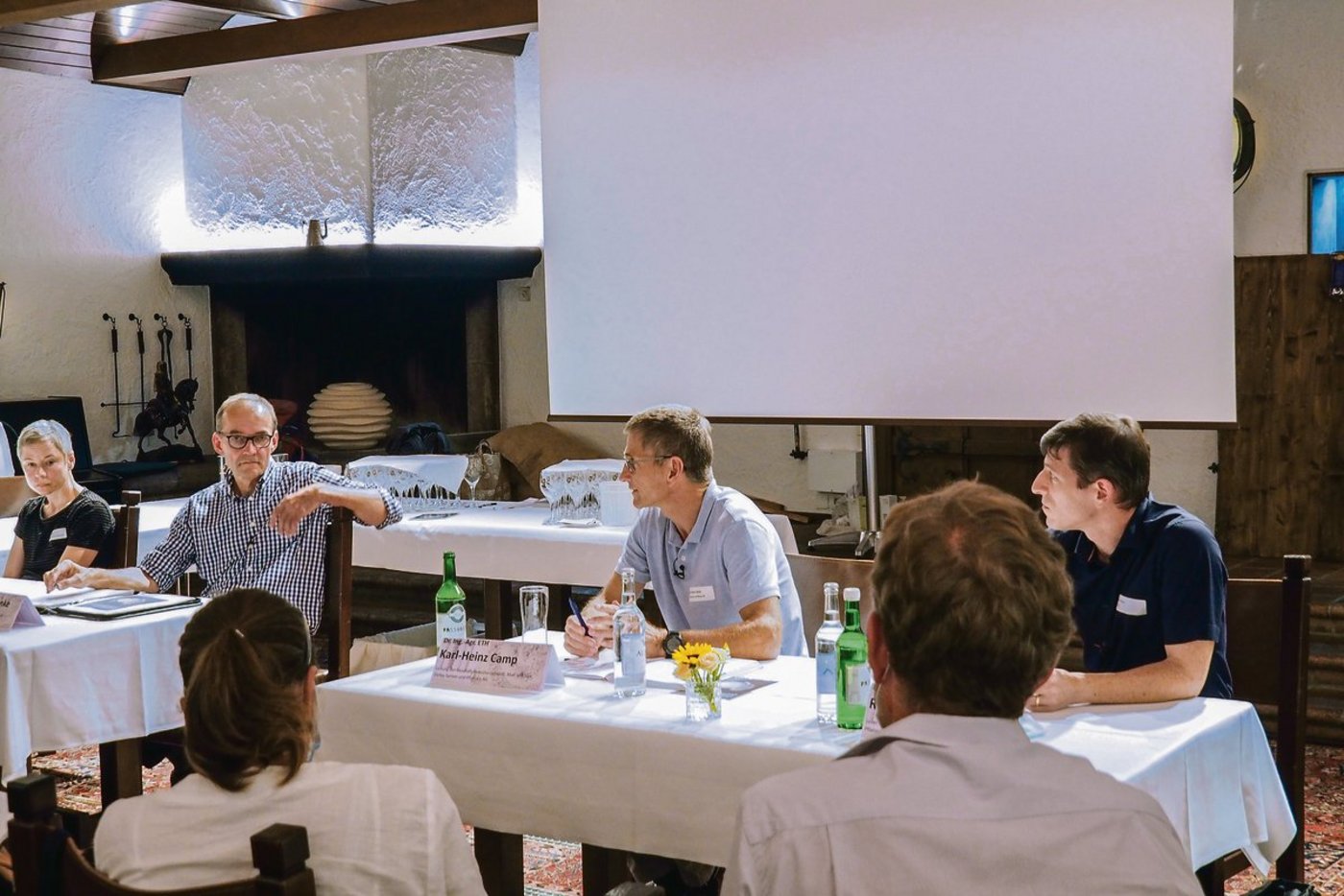 Mit welchem Saatgut säen wir die Zukunft? Auf dem Podium in Zürich diskutierten (v. l. n. r.) Eva Gelinsky, Amadeus Zschunke, Karl-Heinz Camp und Roland Peter.(Bild Christian Weber)