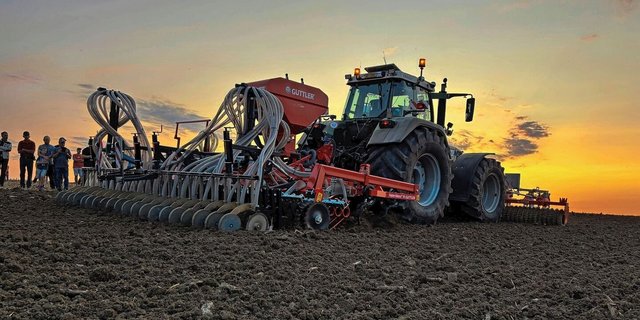 Die Swiss-Seed-Profi-Säkombination ist eine flexible Präzisionssämaschine für alle Saaten ausser Einzelkorn und kann sowohl für die Mulch- als auch für die Pflugsaat eingesetzt werden. 