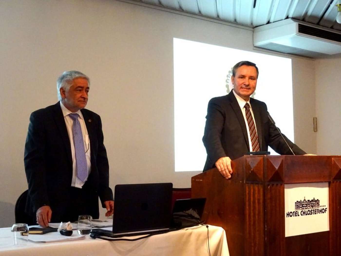 Direktor Aldo Rui und Präsident Werner Salzmann. (Bild SVLT)