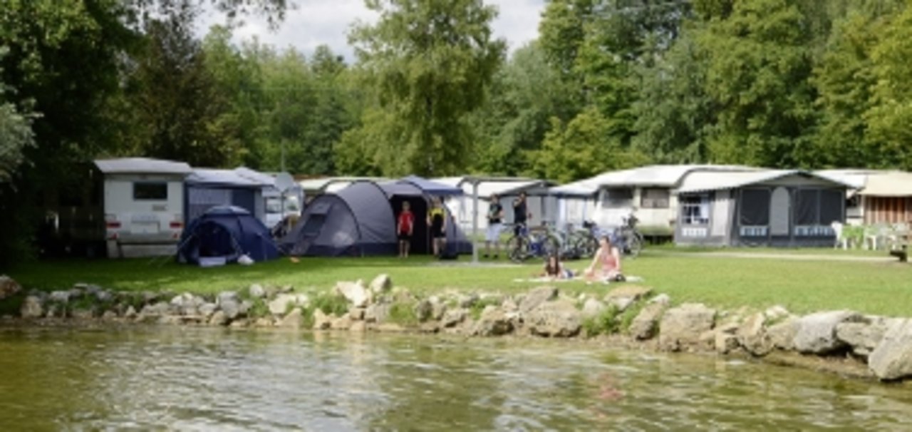 Der TCS Campingplatz Gampelen befindet sich im Naturschutzgebiet Fanel. (Bild tcs.ch)