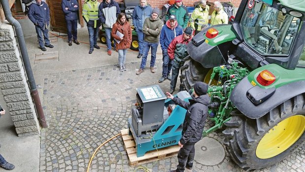 Der BVA organisierte für seine Mitglieder einen Informationsanlass zu Notstromlösungen. Auf dem Langmatthof in Meisterschwanden wurde der Zapfwellengenerator vorgestellt.