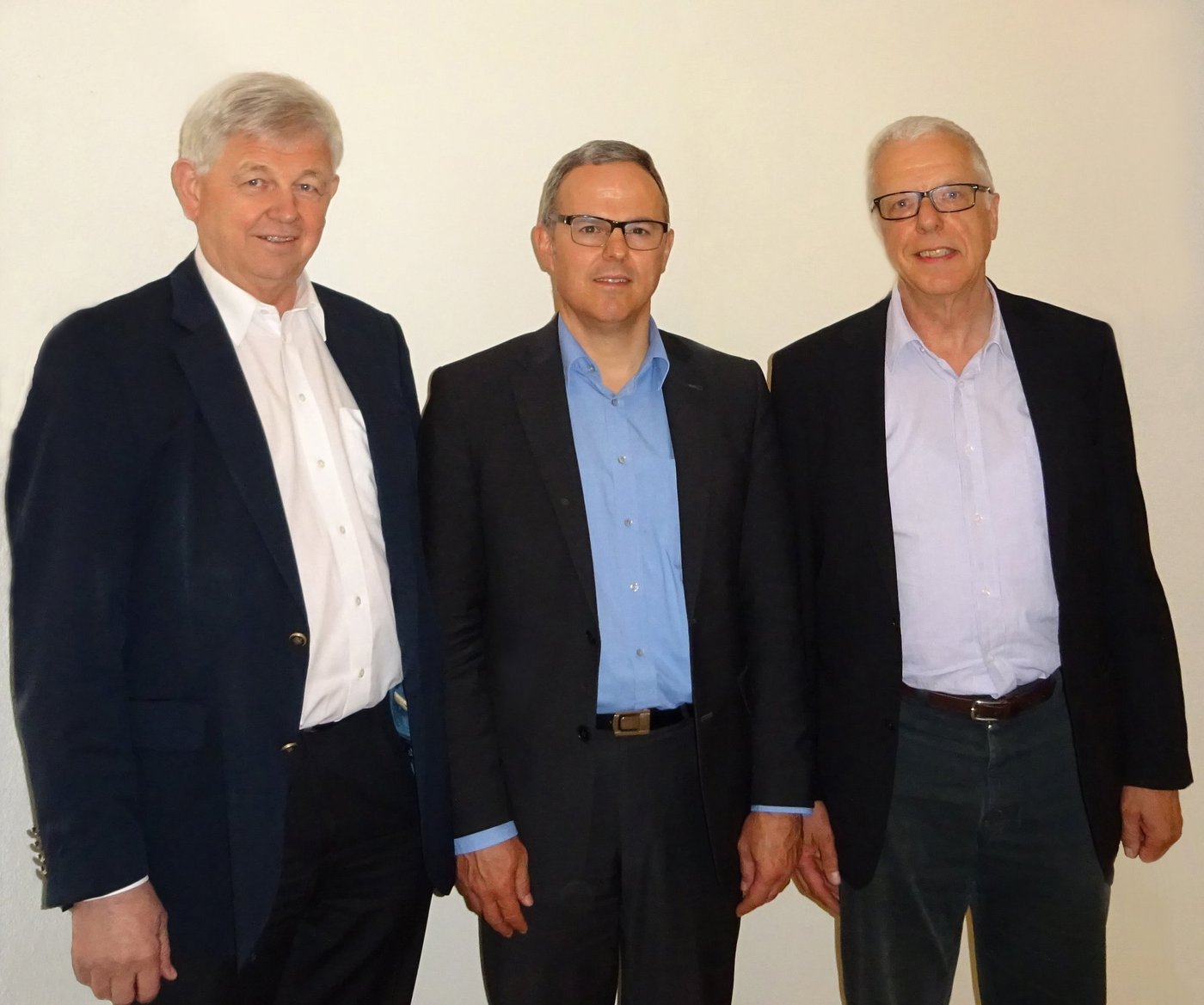 SLVT-Präsident und Nationalrat Max Binder (v.l.n.r), Roman Engeler, ab 1. Juni neuer Chefredaktor der «Schweizer Landtechnik» und der bisherige Chefredaktor Ueli Zweifel. (Bild zVg)