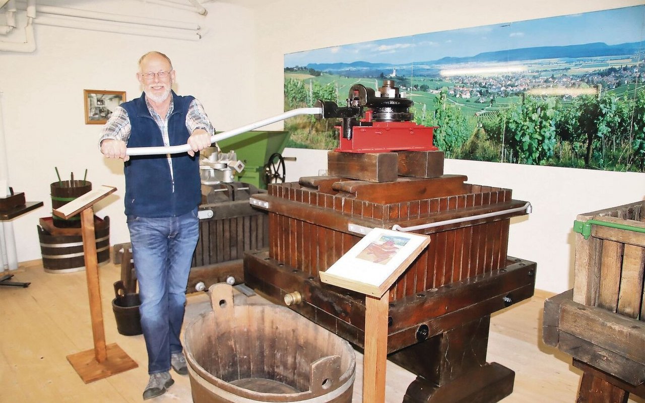 Mit viel Herzblut und Leidenschaft hat Erwin Gasser die verschiedenen Weinpressen restauriert.