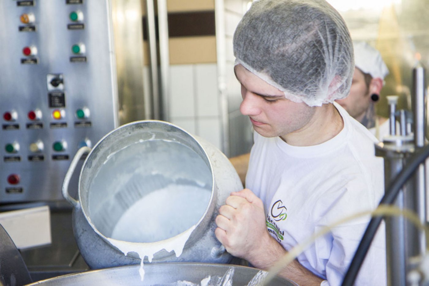 Berufsnachwuchs wäre in der Milchwirtschaft dringend gesucht. (Bild Schweizerischer Milchwirtschaftlicher Verein)