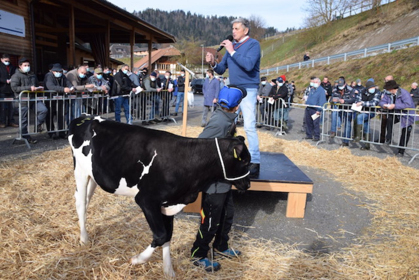 Bei den Kälbern löste das am 17.9.2020 geborene Fanguro Evert Olissa von Rudolf Fankhauser, Eggiwil BE, mit 1700 Franken den besten Preis. (Bilder Peter Fankhauser)