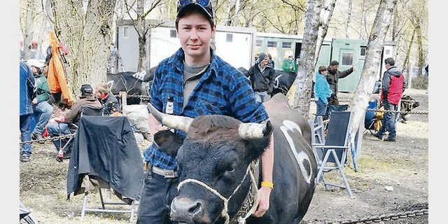 Joel Bühlmann und seine Jamanda beim bekannten Stechfest im Goler in Raron VS. (Bild zVg)