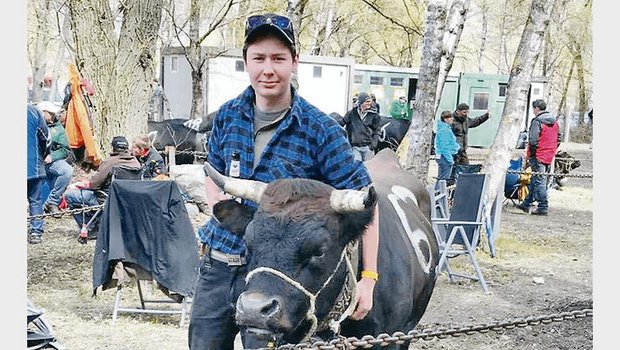 Joel Bühlmann und seine Jamanda beim bekannten Stechfest im Goler in Raron VS. (Bild zVg)