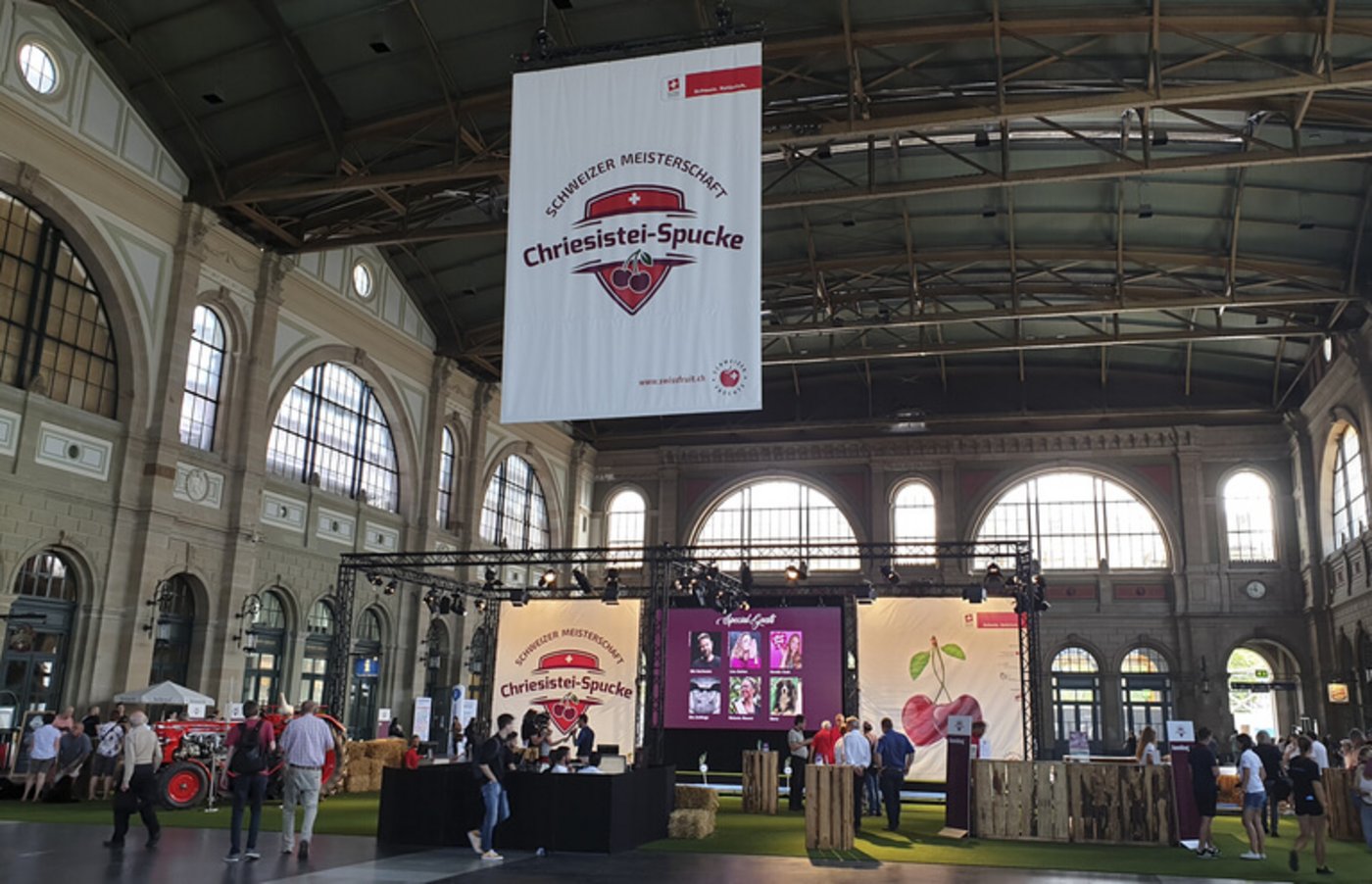 Der Wettbewerb fand im Zürcher Hauptbahnhof statt. Publikum war da garantiert. (Bild lid)