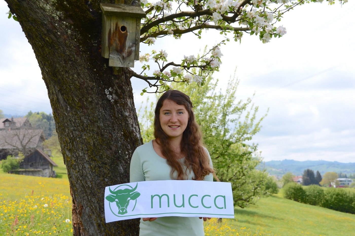 Lara Steiner will die Kunden zu den Bauern wie auch die Landwirte näher zueinander bringen. Die Internetplattform «Mucca» bietet Platz für alle und der Konsument findet alles auf einen Blick. (Bild ag)