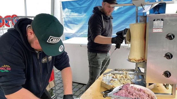 Innovation aufgrund neuer Konsumtrends. Die Wildberg Käse AG bot einen «Cheebab» an. Statt Fleisch wurde Käse geschabt. 