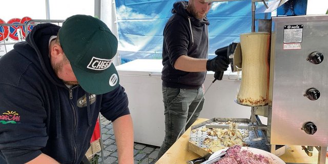 Innovation aufgrund neuer Konsumtrends. Die Wildberg Käse AG bot einen «Cheebab» an. Statt Fleisch wurde Käse geschabt. 