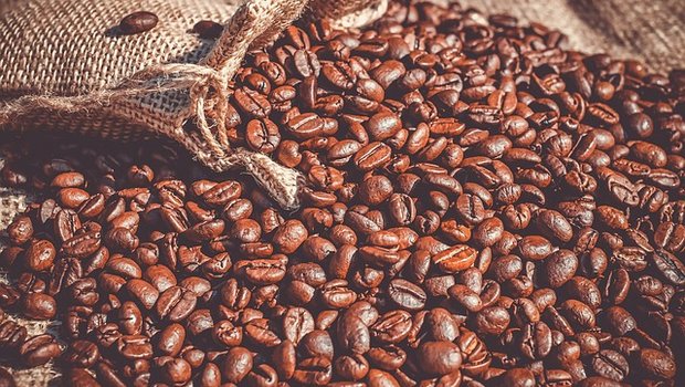 Zurzeit halten 15 Unternehmen 15'300 Tonnen Rohkaffee in Säcken an Lager. Nach Angaben des Bundesrates deckt dies den Kaffeebedarf der Schweiz für drei Monate. (Symbolbid Pixabay)