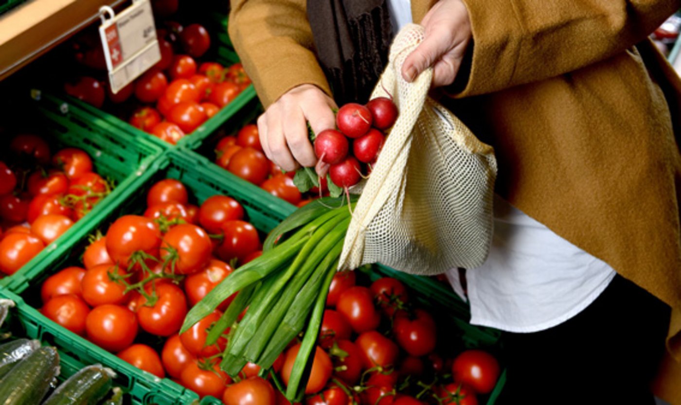 Die neuen Zellulose-Beutel von Coop tragen das Oecoplan-Label. (Bild Coop)